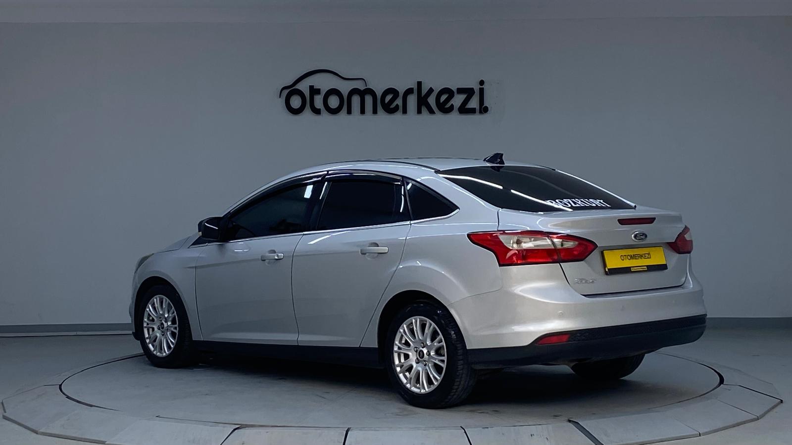 FORD FOCUS 24